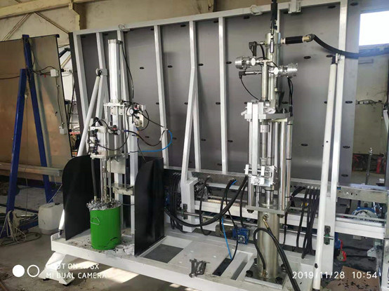 Max Glass Szie 2500 * 4500mm Máy cách nhiệt dọc / Robot dán kính đôi