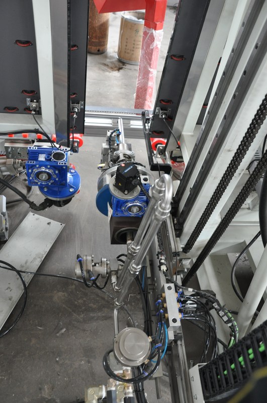 Max Glass Szie 2500 * 4500mm Máy cách nhiệt dọc / Robot dán kính đôi