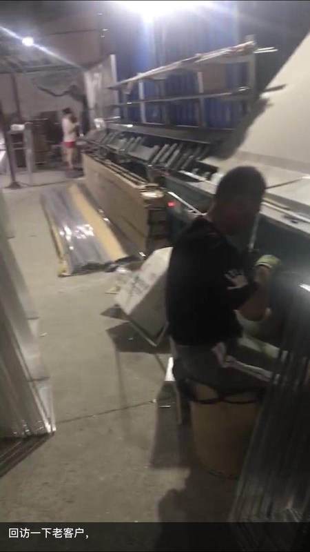 Máy uốn thép không gỉ tự động cho dây chuyền sản xuất kính đôi