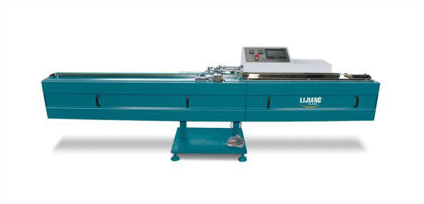 Loại máy đùn butyl LJTB01 được sử dụng để trải đều các khung đệm bằng nhôm với butyl nóng chảy.