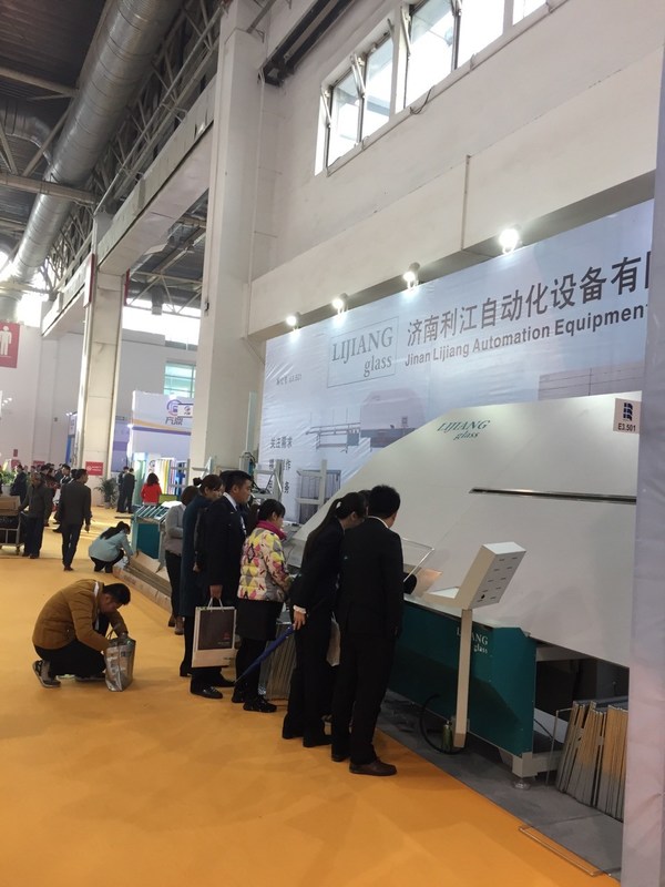 Máy uốn tự động spacer là một thiết bị đặc biệt để chế tạo khung nhôm bằng kính cách nhiệt