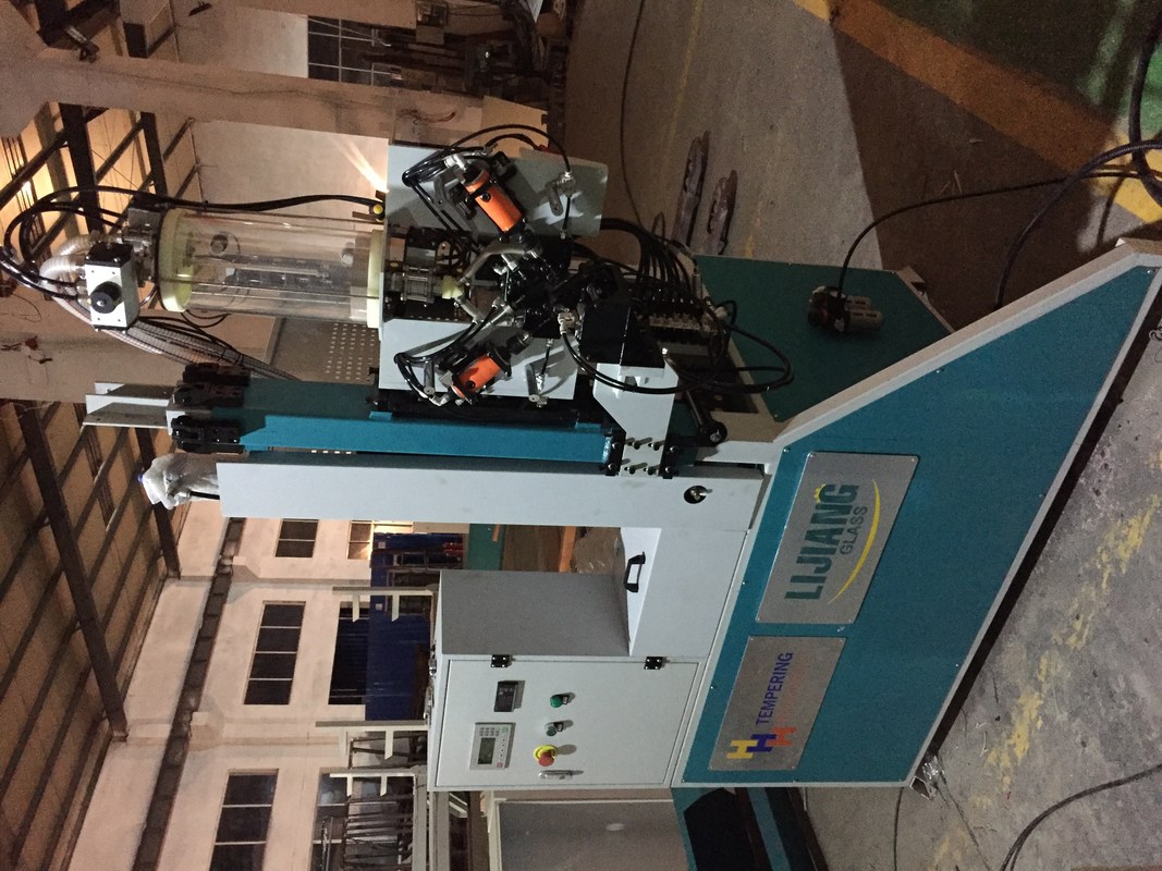 Máy hút ẩm có thể tự động đạt được các hành động khoan lỗ tự động trong các khung đệm