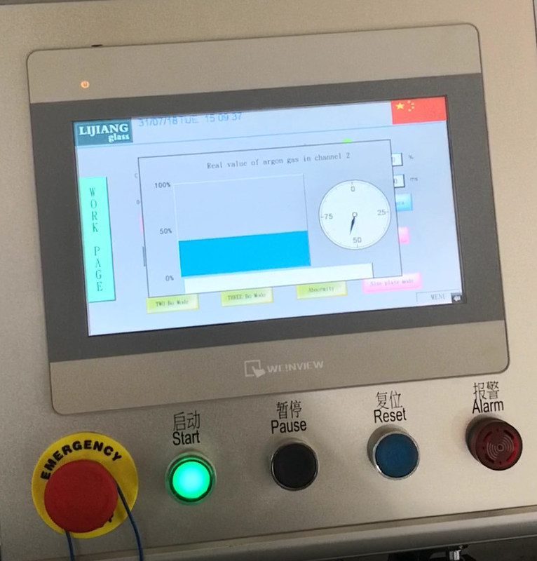 1. Dây chuyền sản xuất kính cách nhiệt dọc LJBZ2535G Áp dụng hệ thống điều khiển SIEMENS, giữ hiệu suất ổn định