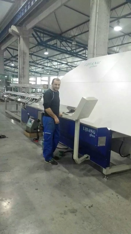 Máy uốn thanh Spacer với 4 đơn vị lưu trữ kích thước Spacer khác nhau