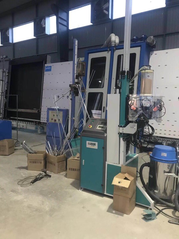 Máy hút ẩm có thể tự động đạt được các hành động khoan lỗ tự động trong các khung đệm