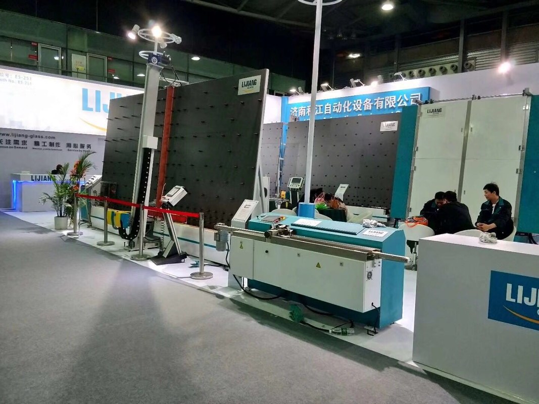 Máy hút ẩm có thể tự động đạt được các hành động khoan lỗ tự động trong các khung đệm