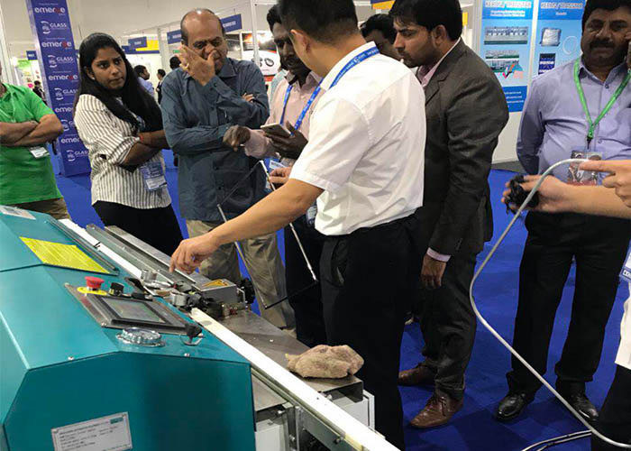 Máy đùn Butyl tự động được sử dụng để phủ khung đệm để niêm phong kính đôi