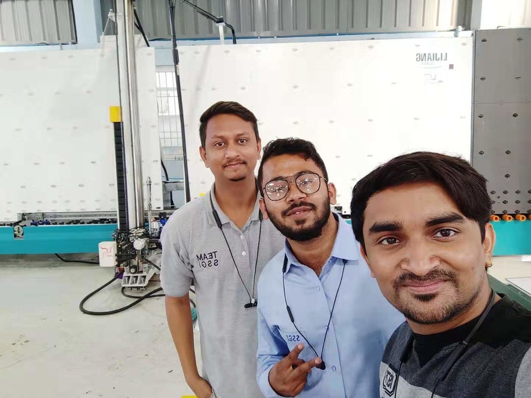 độ dày 12-56 mm Máy niêm phong thủy tinh cho Robot niêm phong thủy tinh cách điện silicone