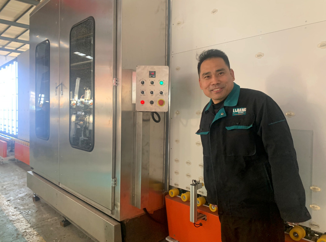 15m / phút Dây chuyền sản xuất kính cách nhiệt Máy giặt cho cửa sổ và cửa ra vào